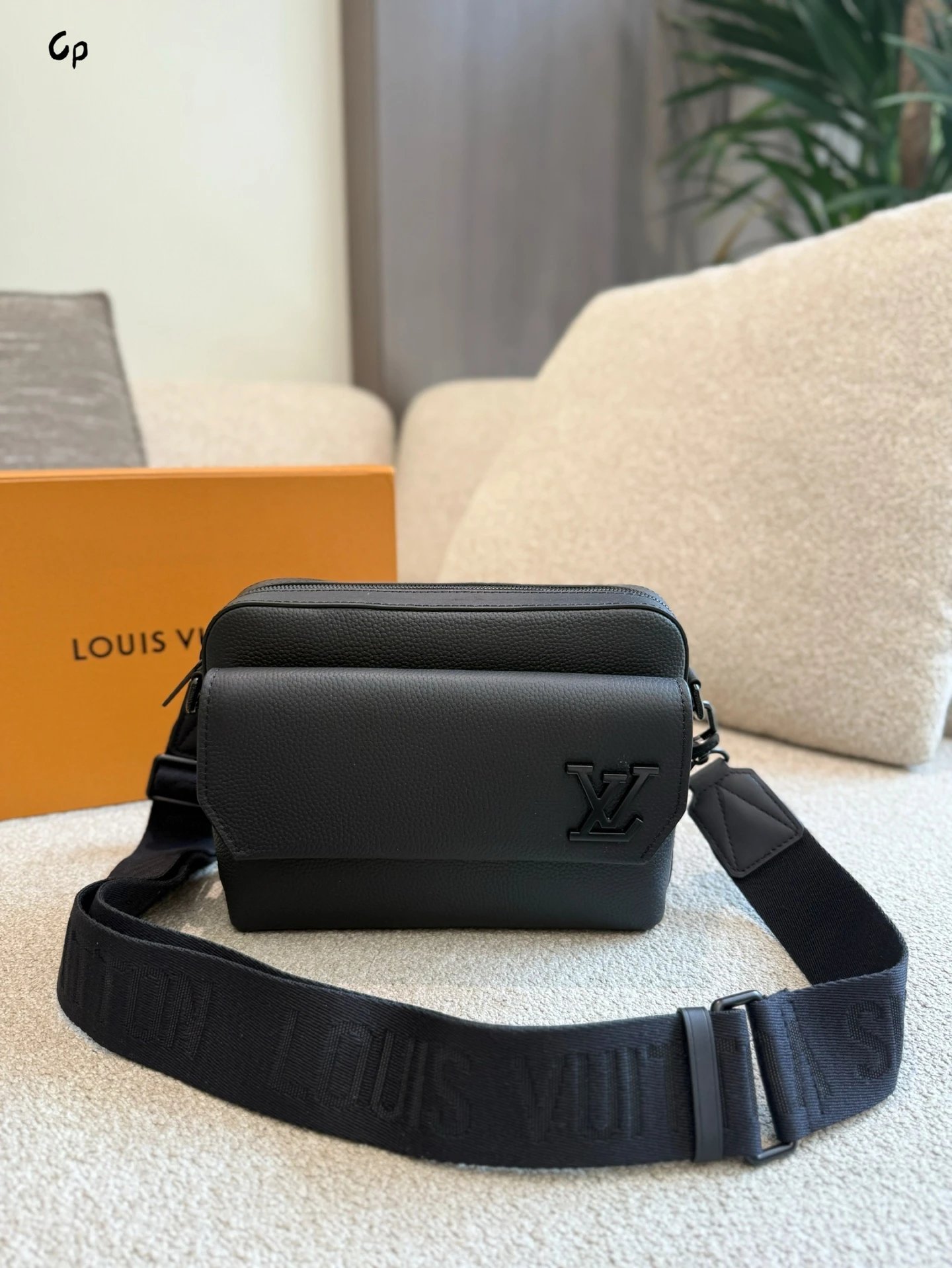 Louis Vuitton Messenger Bag